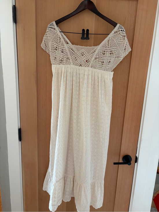Honeybea Dresses & Skirts - Honeybea xs/s Cream Eyelet Crochet Yoke Maxi Dress EUC